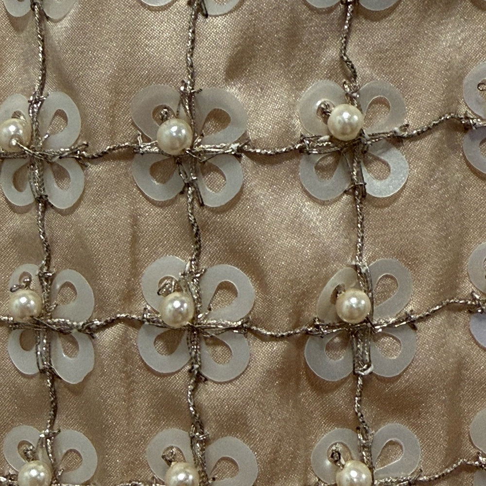 Banana Republic Beaded Sleeveless 100% Silk Top - Size 10 - NWT - Picture 2 of 6